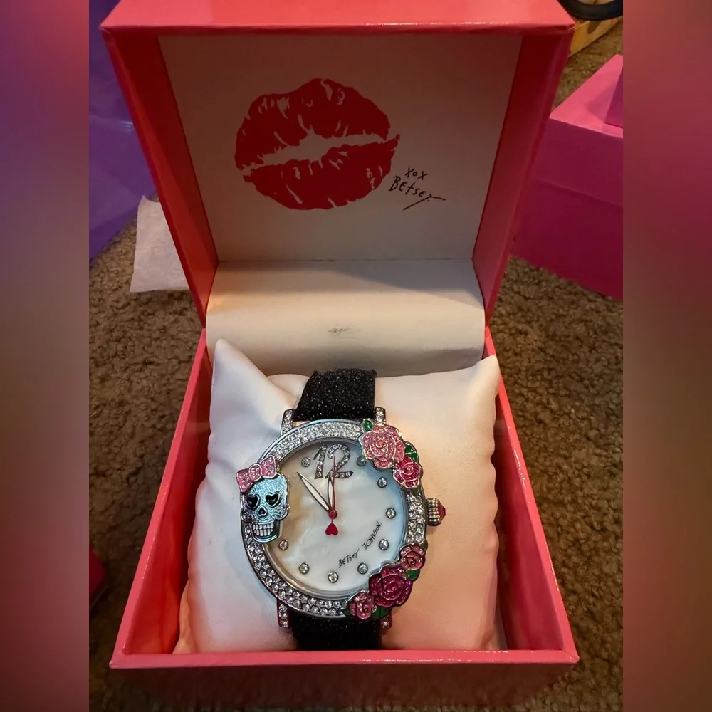 Lot of 11 Vintage Retired Betsey Johnson Watches - Picture 4 of 12